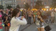 Люди за кордоном почали танцювати під цю українську пісню!