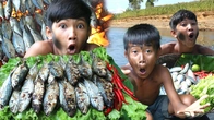 How to cook fish recipe eating in the rainforest | Primitive Technology