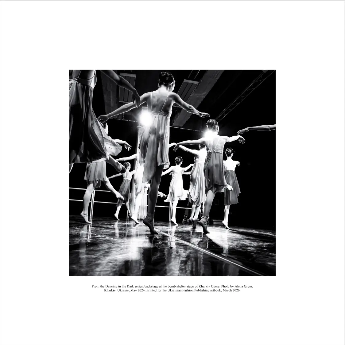 Dancing in The Dark. Прінт, підписаний мисткинею. Сюжет №6