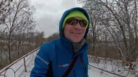 Встрів мурчіка Рибалка на озері в паркі