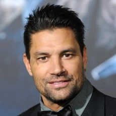 Manu Bennett