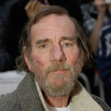 Pete Postlethwaite