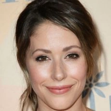 Amanda Crew