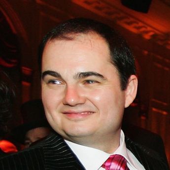 Дилан Робертс