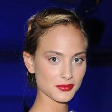 Nora Arnezeder