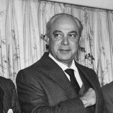 Robert Strauss