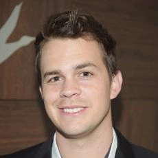 Johnny Simmons