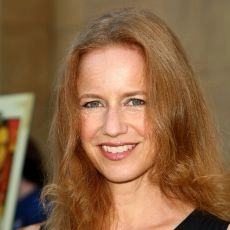 Laura Cayouette