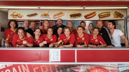 Królowe boiska (w języku migowym)